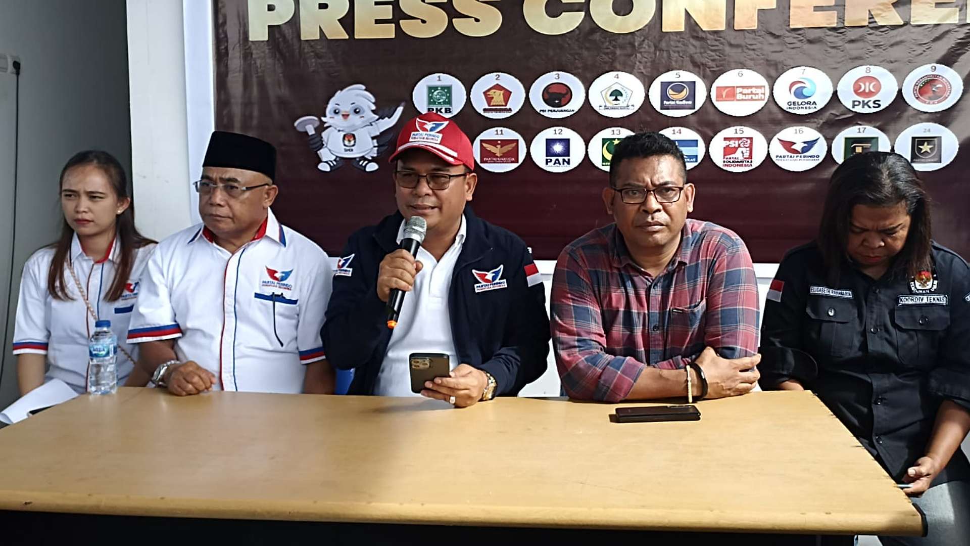 Hari Terakhir Parpol Ramai Daftarkan Bacaleg Di KPU Mimika Papua60Detik