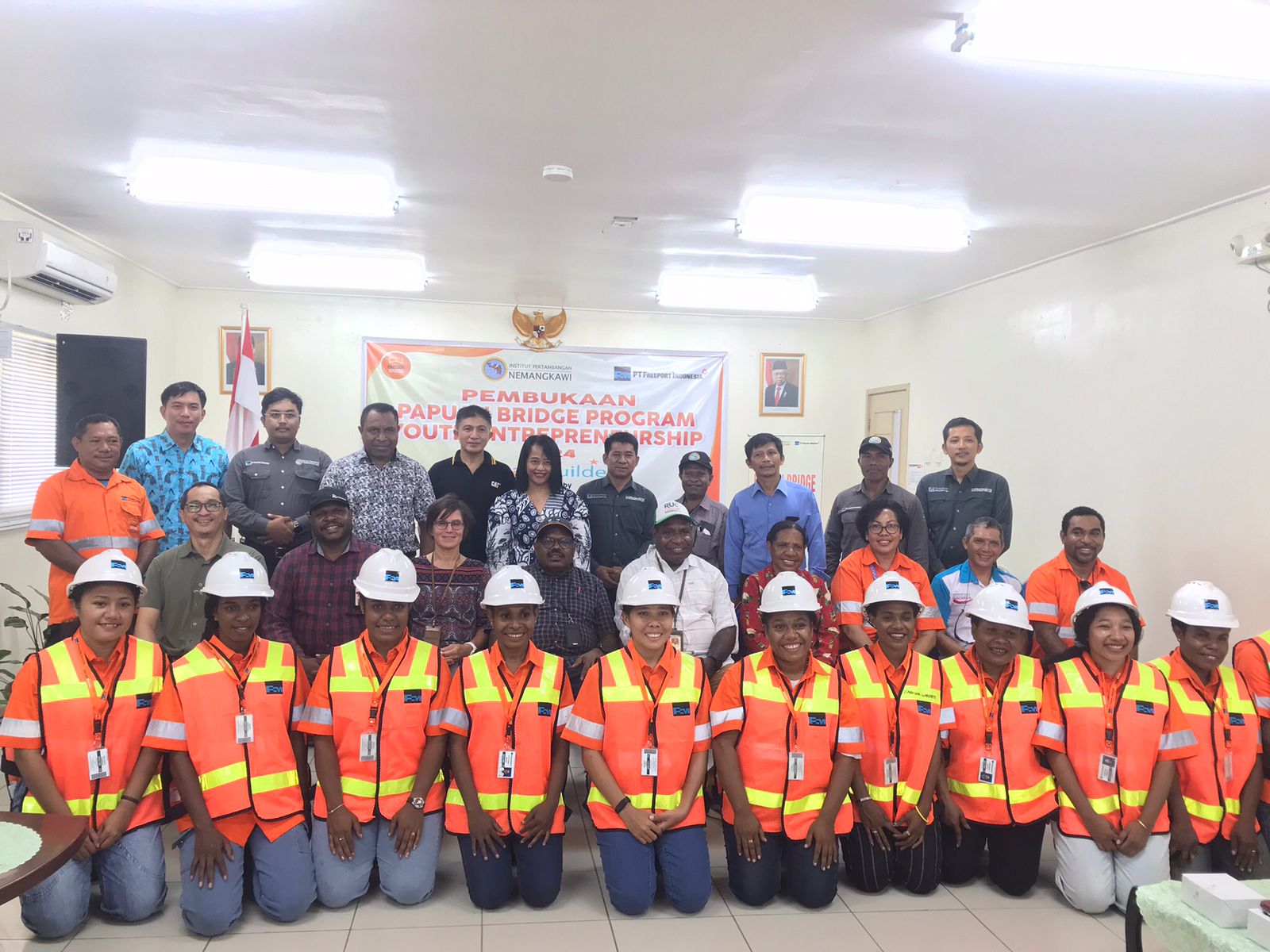 11-anak-muda-papua-lolos-papuan-bridge-program-youth-entrepreneurship-ptfi