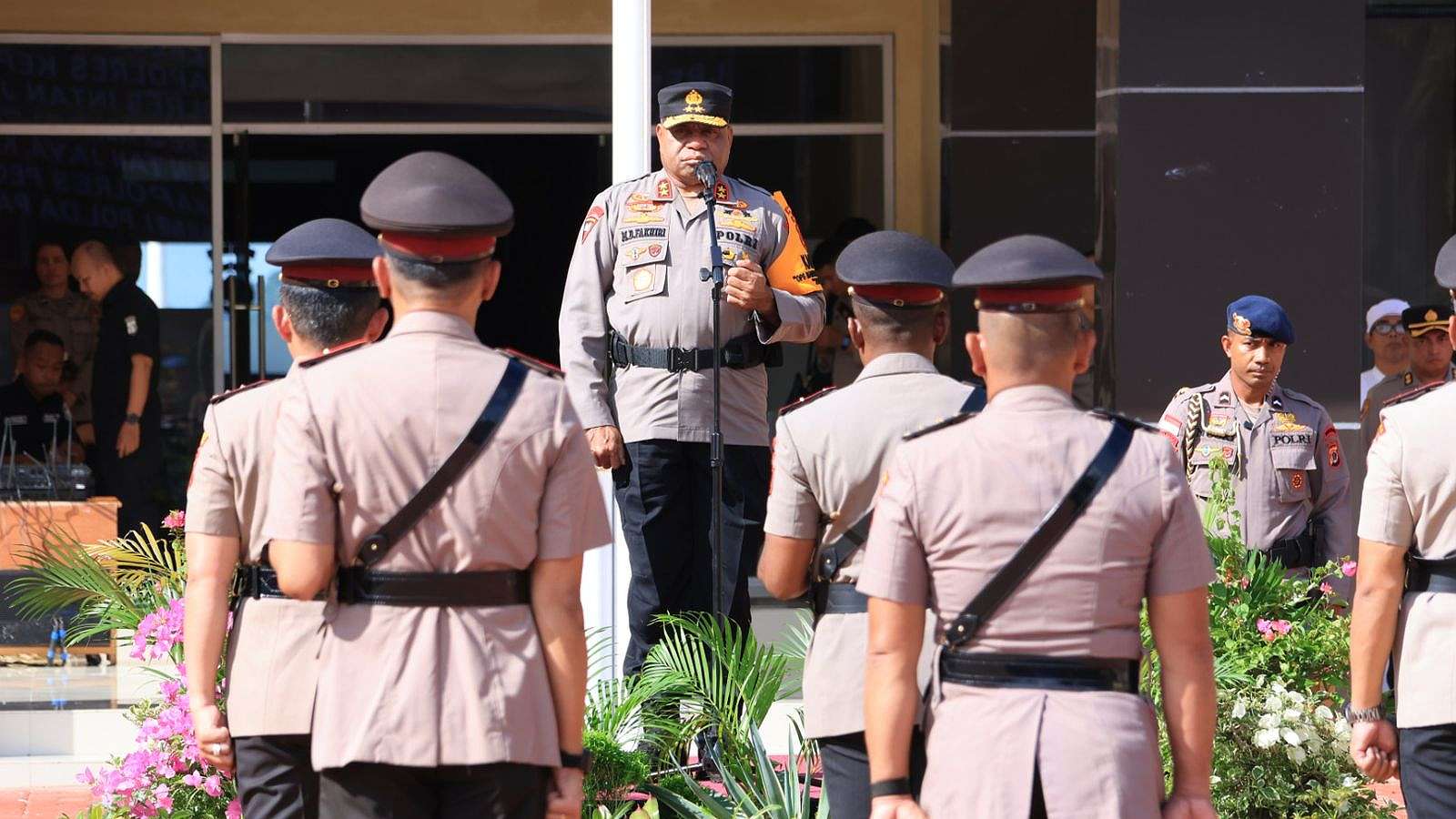 Kapolda Papua Irjen Pol Mathius D Fakhiri memimpin Sertijab di Lapangan Apel Polda Papua Baru, Kampung Koya Koso, Rabu (10/7/2024). Humas Polda Papua
