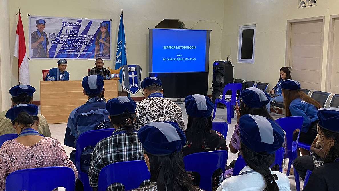Peserta saat menerima materi LKK GMKI Timika. Foto: Istimewa