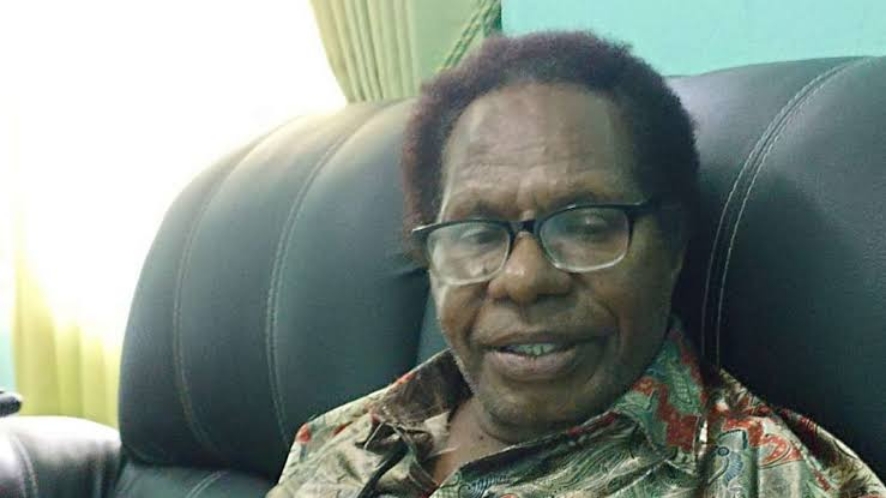 Kepala SMA Negeri 1, Matheus Mamo. Foto: Dok/ Papua60detik