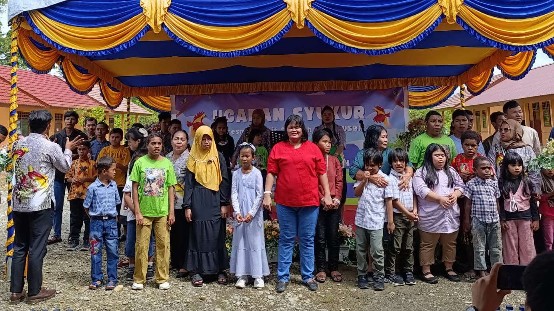 Penampilan siswa SLB Mimika pada persemian gedung baru di Jalan Hasanuddin Irigasi, Sabtu (27/07/2024). Foto: Martha/ Papua60detik