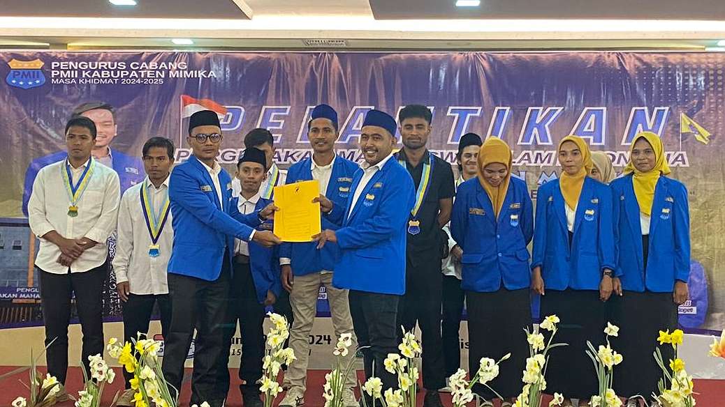Penyerahan SK Pelantikan PC PMII Mimika, Foto: Faris/ Papua60detik