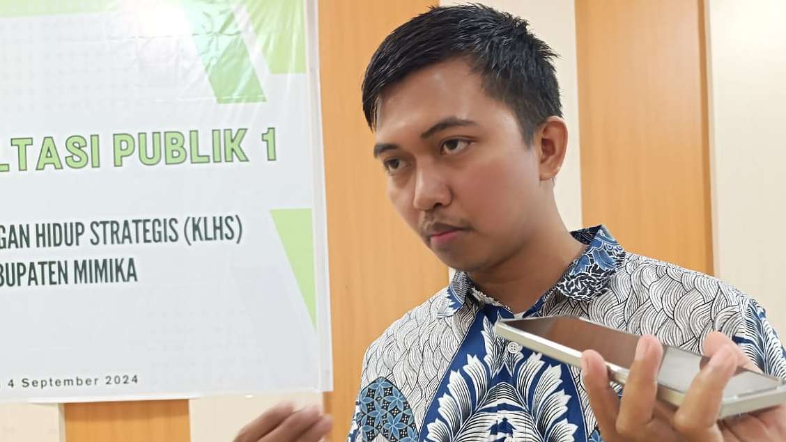 Tenaga Ahli, Sulaiman Asiri yang menjadi narasumber pada giat Penyusunan Kajian Lingkungan Hidup Strategis (KLHS), Foto; Martha/Papua60detik