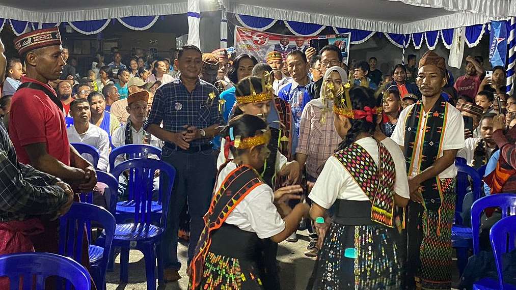 Peresmian posko pemenangan Manggarai For AIYE di Jalur 2 Awalin SP2, Sabtu (2/11/2024). Foto: Tim Media AIYE
