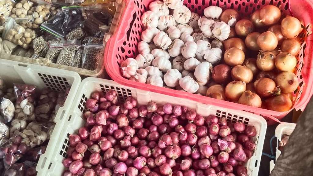 Bumbu bumbu dapur di Pasar Baru Merauke. Foto: Josua/Papua60detik