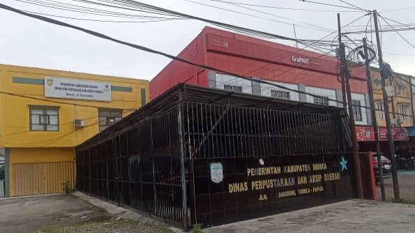 Ruko yang disewa buat kantor Perpustakaan di Jalan Hasanuddin Timika. Foto: Eka/ Papua60detik