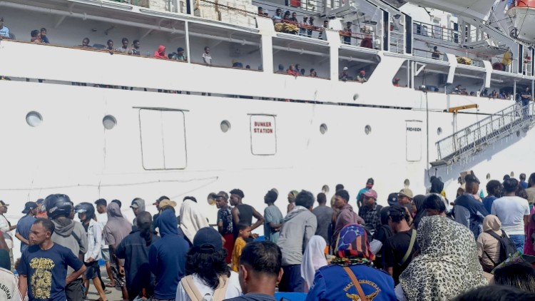 Kapal Pelni sandar di Pelabuhan Pomako. Foto: Eka/ Papua60detik