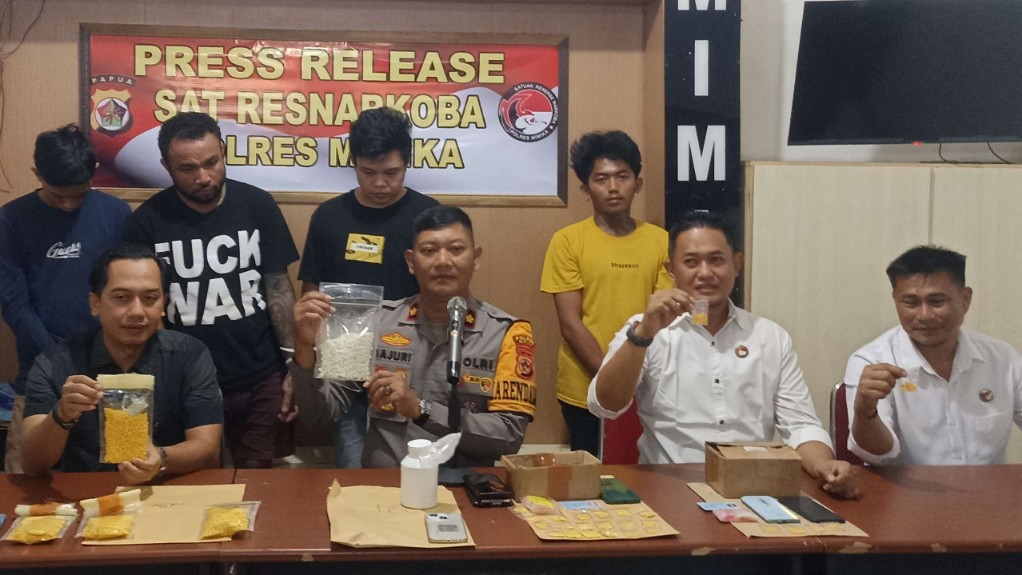 polisi-bekuk-empat-pengedar-obat-terlarang-di-timika