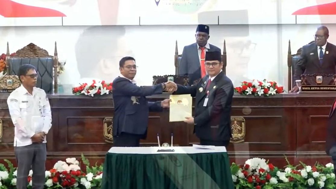 dpr-papua-tengah-sahkan-meki-nawipa-dan-deinas-geley-sebagai-gubernur-wakil-gubernur-terpilih