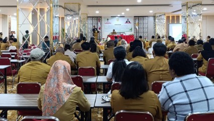 pj-bupati-mimika-pelayanan-publik-harus-bikin-warga-puas