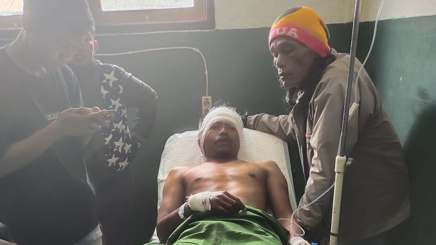 Korban saat dilakukan penanganan di RSUD Mulia, Puncak Jaya. Foto: Istimewa