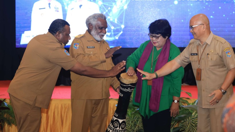 Wakil Gubernur Papua Selatan, Paskalis Imadawa membuka Rakor dan Pameran Inovasi Daerah yang digelar oleh Bapperida Papua Selatan di Swiss-Belhotel Merauke, Selasa (27/5/2025). Foto: Jamal/ Papua60detik