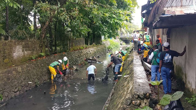 sambut-hari-lingkungan-hidup-dlh-ptfi-bersih-bersih-kali