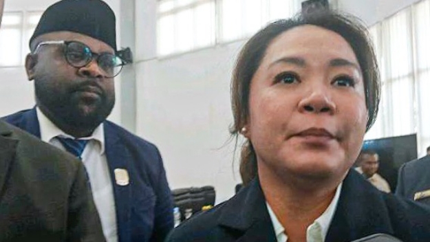 Anggota DPR Papua Tengah Nancy Raweyai ketika beri keterangan kepada wartawan. Foto: Elias Douw/ Papua60detik.id.
