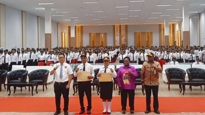 Suasana penyerahan SK kepada CPNS Provinsi Pemprov Papua Tengah Formasi 2024 di VIP Ballroom Kantor Gubernur, Nabire, Kamis (19/6/2025). Foto : Elias Douw/ Papua60detik.id