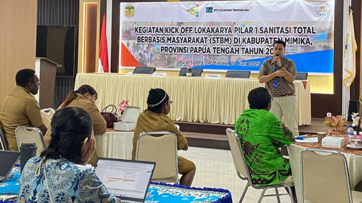 Kick Off Lokakarya Pilar 1 Sanitasi Total Berbasis Masyarakat (STBM) di Aula Bappeda Mimika, Selasa (24/6/2025). Foto: Faris/Papua60detik