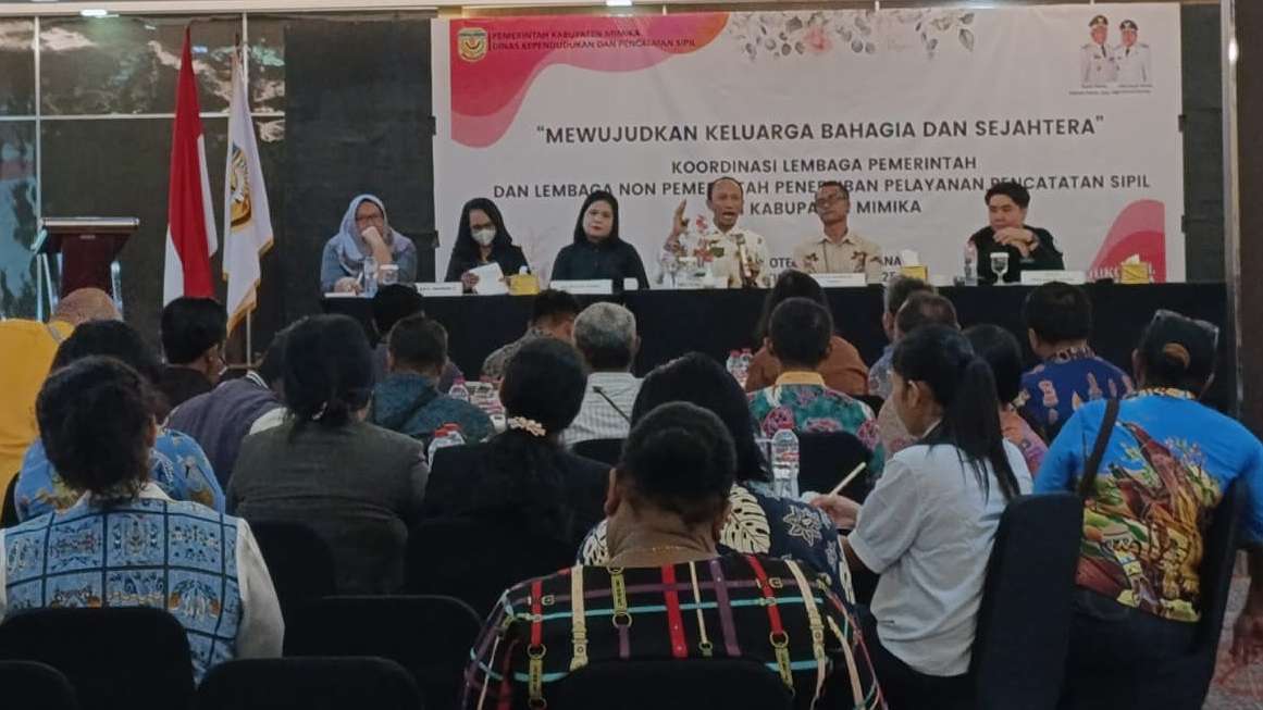 Disdukcapil Mimika koordinasi penertiban pelayanan pencatatan sipil lintas sektor untuk mendorong penyatuan persepsi dalam memberikan pelayanan responsif, Kamis (26/06/2025). Foto: Martha/ Papua60detik