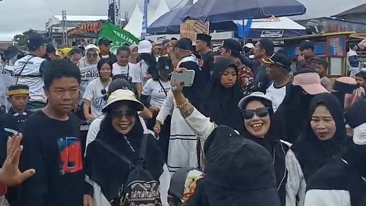 Rayakan Tahun Baru Islam 1 Muharram 1447 H, ribuan umat muslim Timika memadati lapangan Pasar Lama Kabupaten Mimika mengikuti pawai taaruf, Sabtu (28/06/2025), Foto: Febri/ Papua60detik