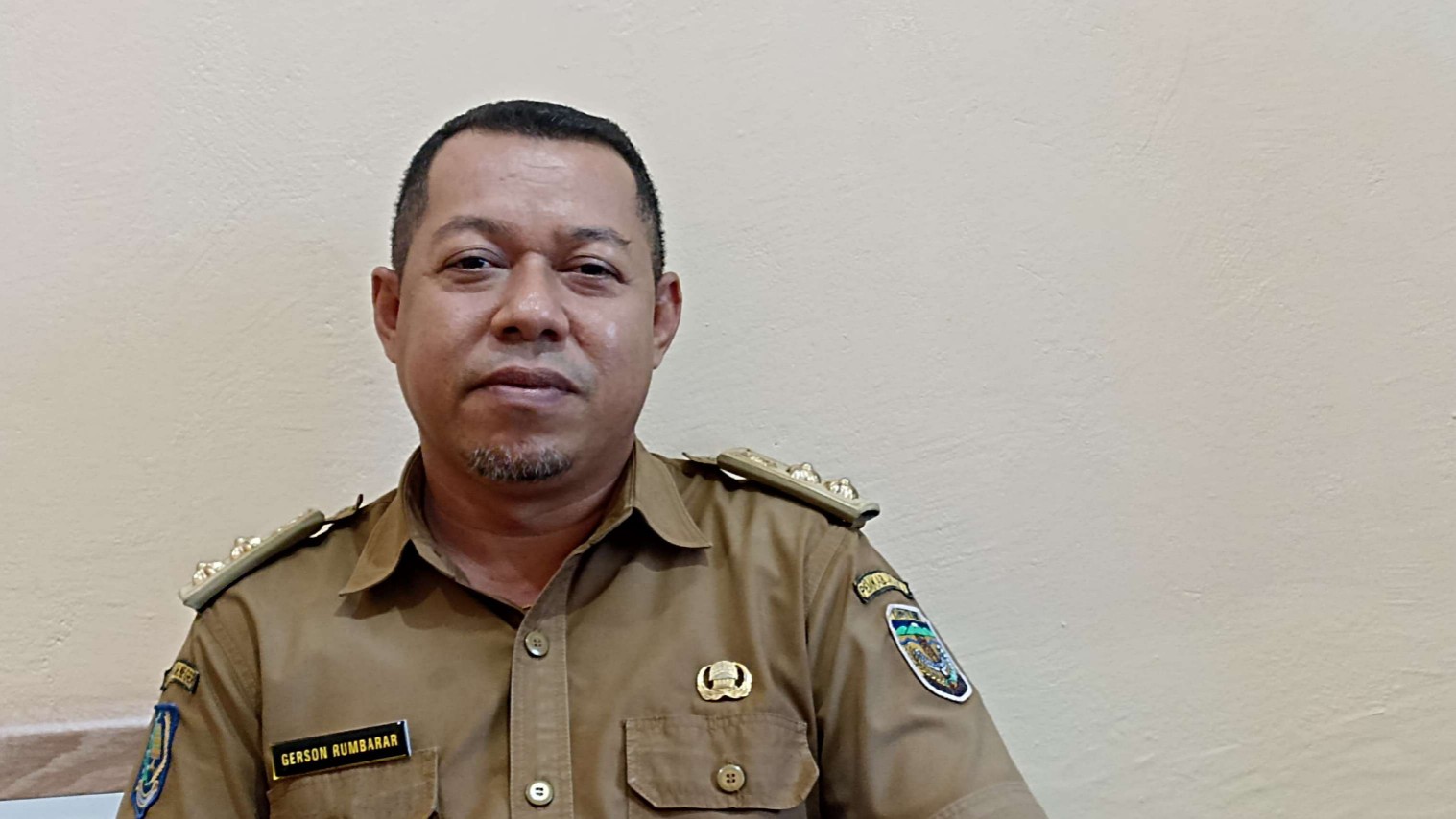 Lurah Inauga Gerson Rumbarar. Foto: Eka/Papua60detik