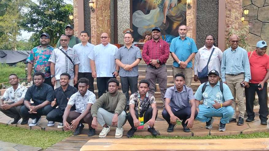 13-peserta-beasiswa-ypmak-dididik-jadi-calon-imam-katolik