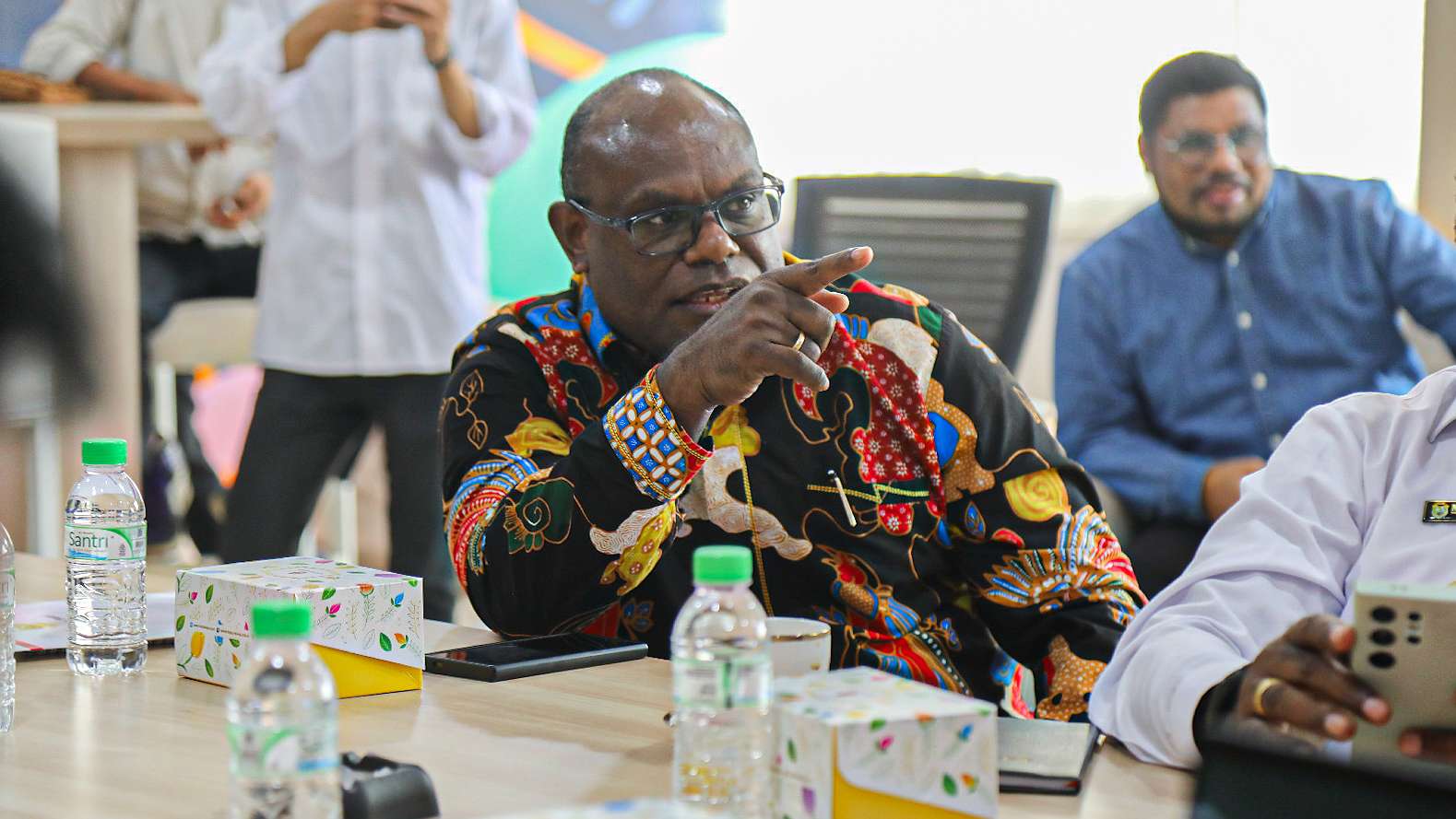 Gubernur Papua Tengah Meki Frits Nawipa saat rapat dengan Wakil Menteri Sosial RI, Agus Jabo Priyono Jakarta. Foto: Humas Provinsi Papua Tengah for Papua60detik