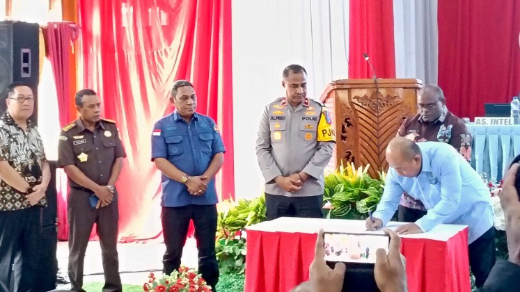 kejati-papua-dan-pemprov-papua-tengah-teken-pks-perkuat-penanganan-korupsi