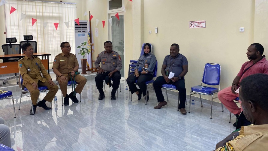 kantor-dipalang-kadistrik-miktim-saya-hanya-jalankan-aturan-sesuai-perbup