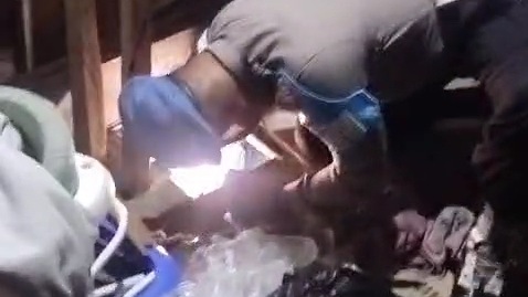 polisi-temukan-bunker-penyimpanan-miras-ilegal-di-rumah-warga