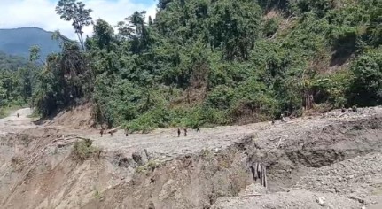 warga-desak-pemerintah-percepat-perbaikan-jalan-trans-nabire-paniai-km-139-pasca-longsor