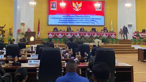 Rapat Paripurna I Masa Sidang III dengan agenda pembahasan Rancangan Perubahan Anggaran Pendapatan dan Belanja Daerah (APBD-P) Tahun Anggaran 2025. Sidang berlangsung di ruang paripurna DPRK Mimika, Foto: Faris/Papua60detik