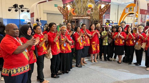 dukung-ekonomi-kreatif-pemkab-mimika-hadirkan-produk-papua-di-apkasi-expo-2025