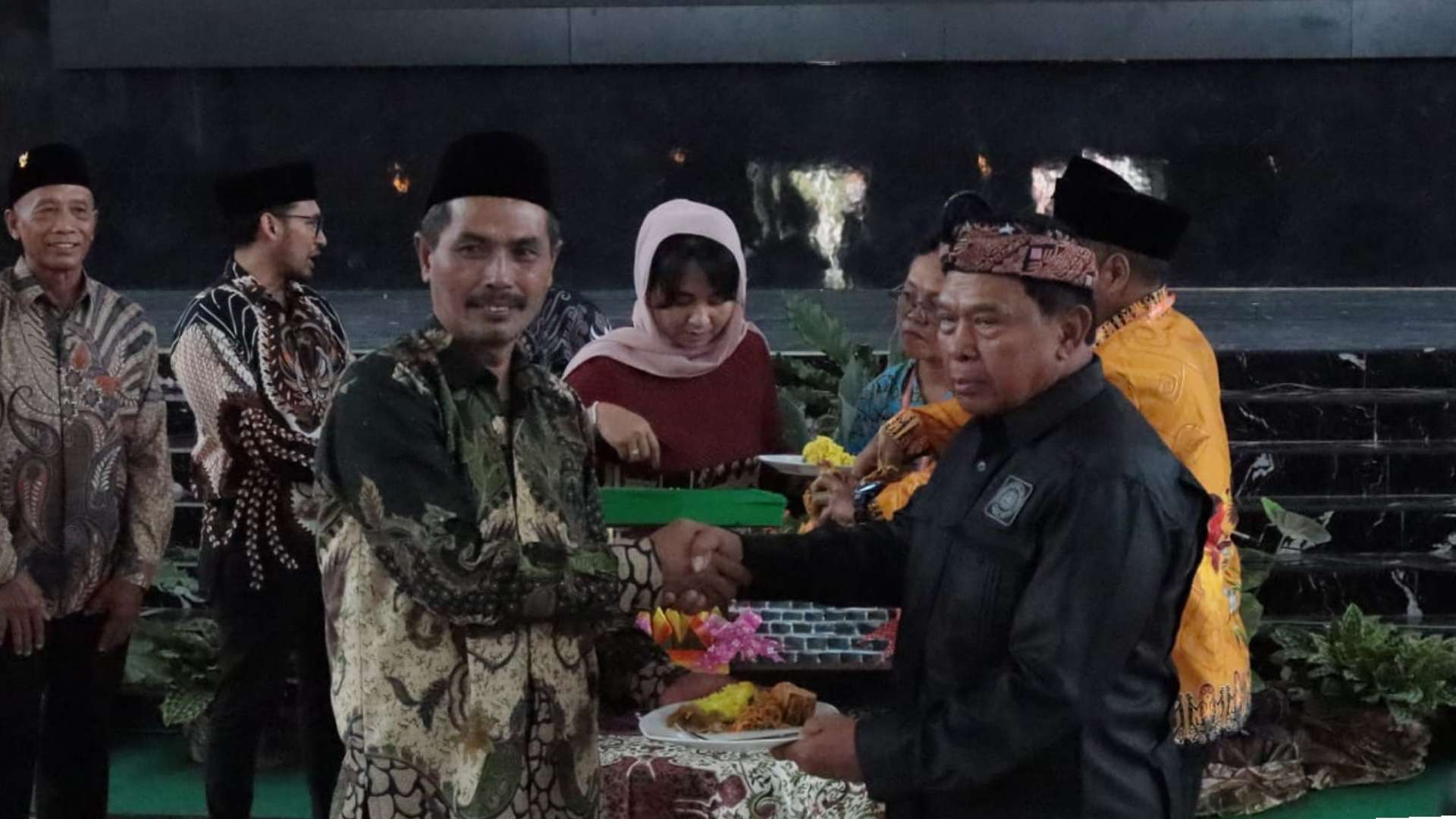 Pengukuhan pengurus KKJB Mimika 2025-2028 di Eme Neme Yauware. Foto: Istimewa