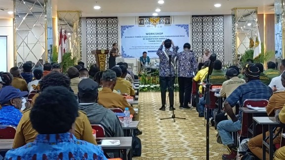 Kegiatan evaluasi Pengelolaan Keuangan dan Pembangunan Desa di Kabupaten Mimika, foto: Martha/ Papua60detik