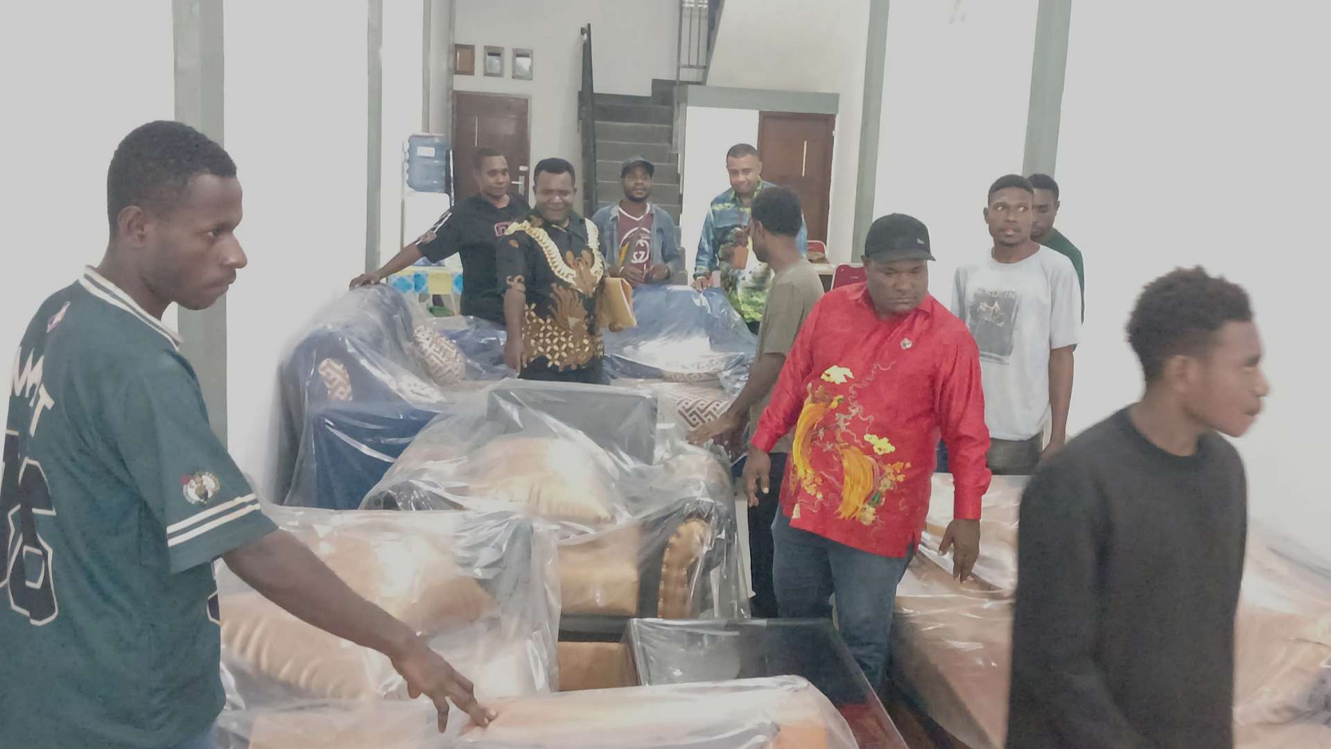 samuel-yogi-apresiasi-karya-anak-amungme-kamoro-di-yayasan-pengembangan-talenta-papua