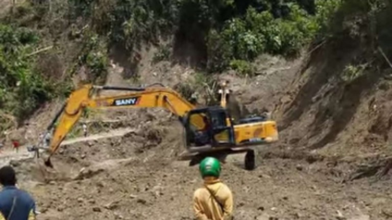 Longsor Jalan trans Nabire-Paniai KM 139. Foto : Screenshot.