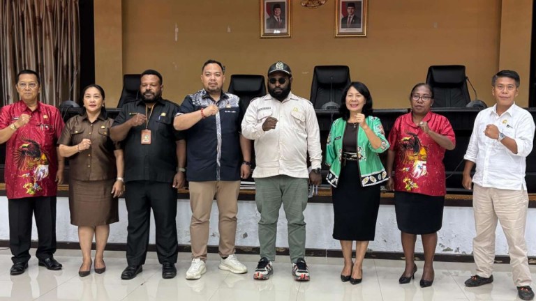 Hearing Tahap II Komisi II DPRK Mimika bersama Dinas Pertanian, Perkebunan, Tanaman Pangan dan Hortikultura (DPPTPH) serta Dinas Peternakan dan Kesehatan Hewan (Disnakkeswan) Mimika, Kamis (11/9/2025). Foto: Faris/ Papua60detik