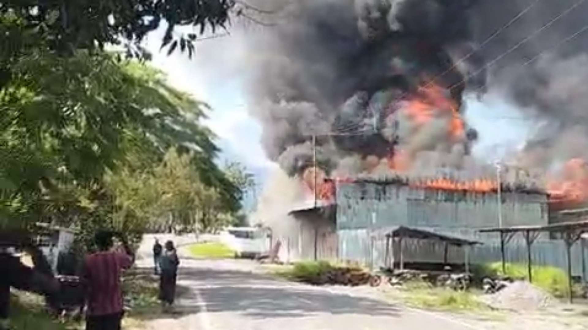 ujaran-rasis-picu-kerusuhan-di-yalimo-kapendam-bantah-ada-penembakan-sipil