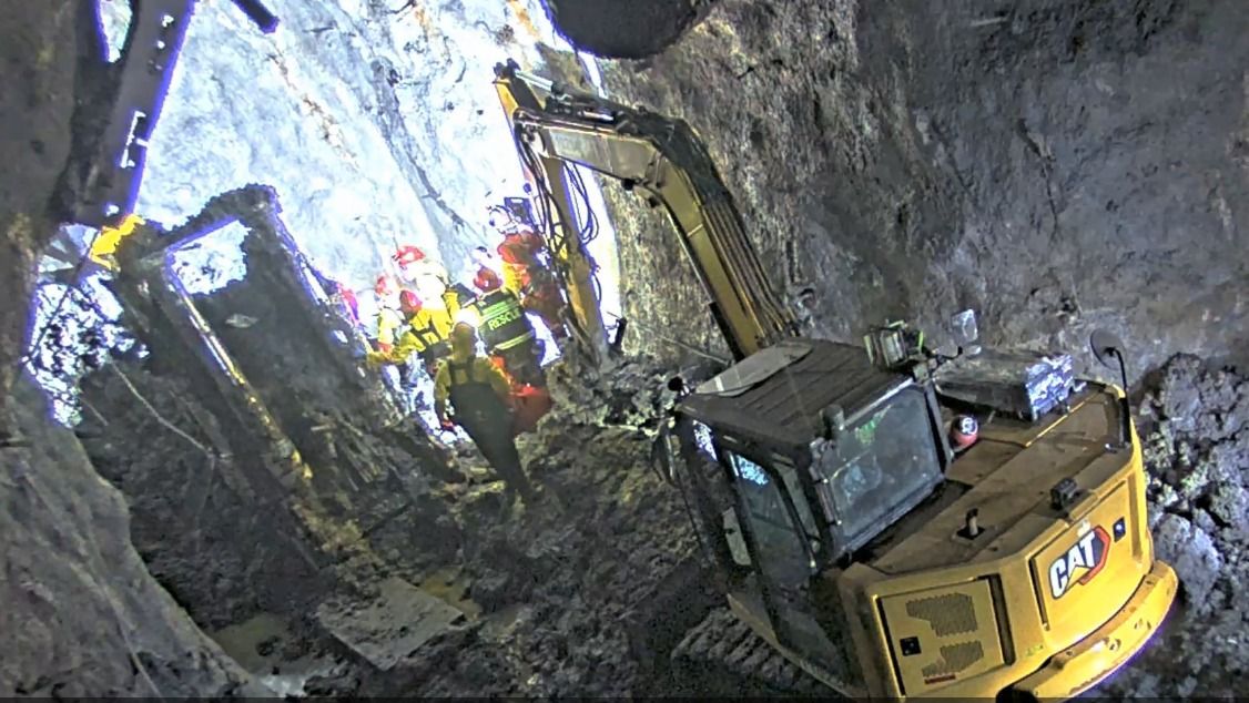 Upaya Tim Tanggap Darurat PT Freeport Indonesia (PTFI) menemukan korban longsor di Tambang Bawah Tanah Grasberg Block Cave (GBC). Foto: Corcom PTFI