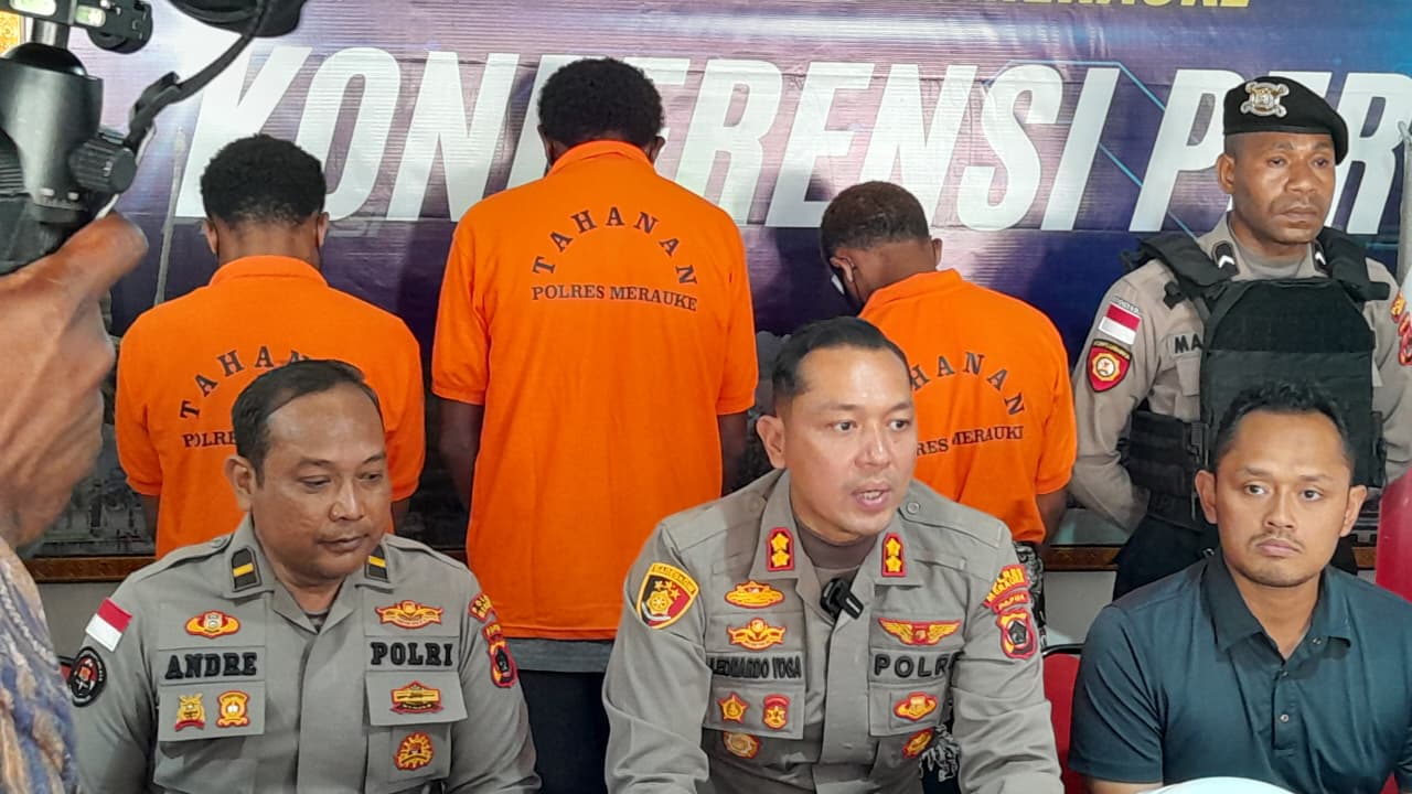 Jumpa pers Polres Merauke ungkap kasus pengeroyokan anggota Polri. Foto: Jamal/ Papua60detik