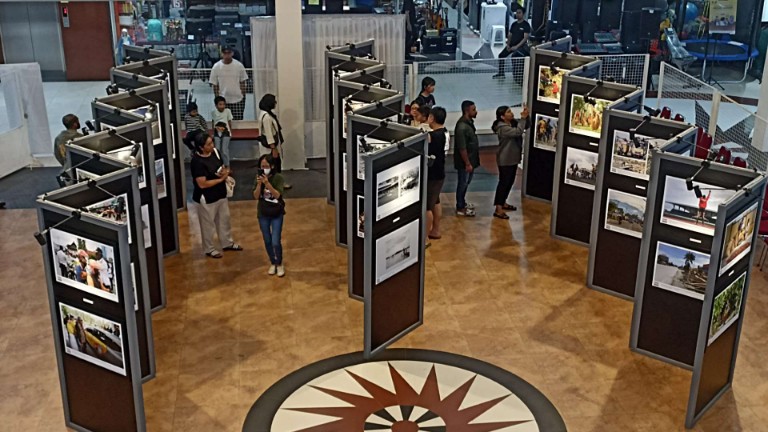 lebih-3000-pengunjung-pfi-timika-perpanjang-pameran-foto-di-diana-mall
