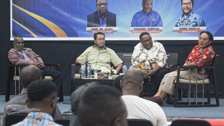 legislator-papua-dialog-dengan-pengungsi-intan-jaya-di-nabire