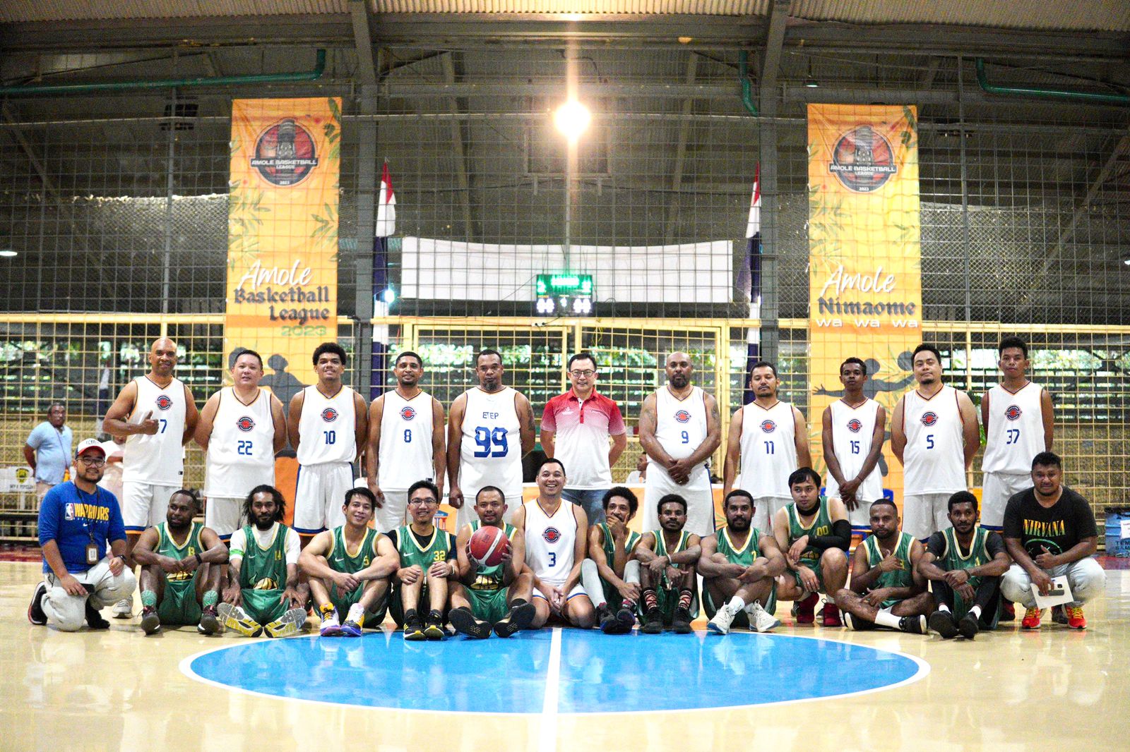 Peserta turnamen basket Amole, yang terdiri dari karyawan berbagai divisi dan kontraktor PTFI yang berada di lowland beserta keluarga, ikut berpartisipasi dalam pertandingan ini. Foto: Joe Situmorang/Papua60Detik