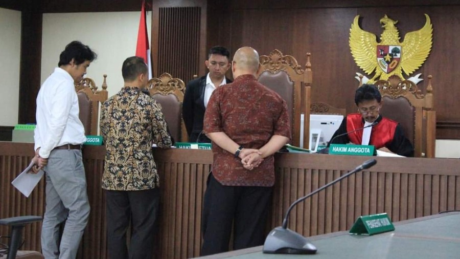 Tim Lokataru mendampingi keluarga Siti Khalimah pada sidang pertama gugatan kepada tergugat BPJS Kesehatan dan PT Freeport Indonesia pada 28 Maret 2018. Foto: Facebook Lokataru Human and Human Rights Office