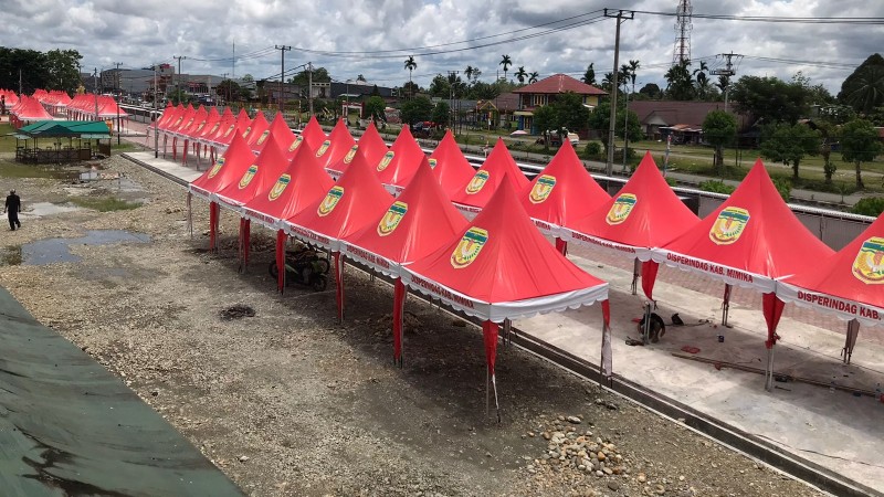 Wisata kuliner di Pasar Sentral Mimika Jalan Hasanuddin. Foto: Anti Patabang/ Papua60detik