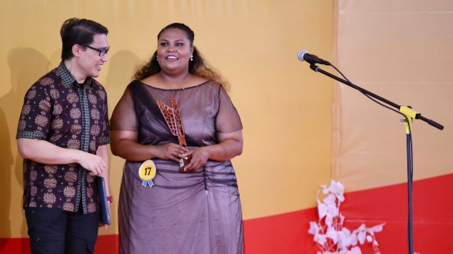 Leisita Priani Sitaniapessy dari kontingen Biak Numfor meraih medali emas dan skor tertinggi 85,67 kategori Lomba Solo Putri Usia 16-20 tahun Pesparawi XIII yang digelar Gedung GKI Diaspora, Rabu (03/11/2021). Foto: Yoseph Situmorang/ Papua60detik
