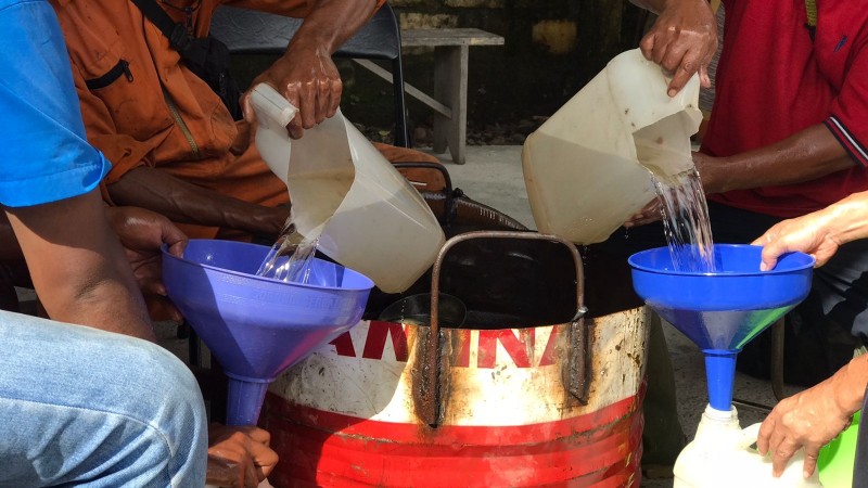 Distribusi minyak tanah di Timika. Foto: Dok/ Papua60detik