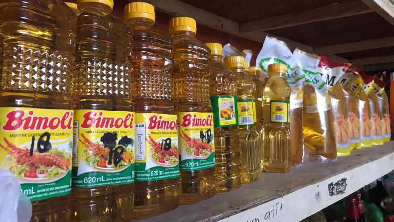 Minyak goreng di salah satu ritel di Kota Timika. Foto: Dok/ Papua60detik