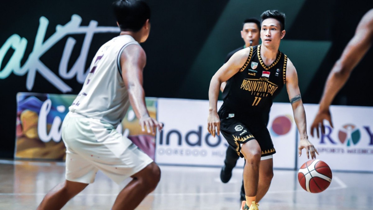 Pemain NSH Mountain Gold Timika, Andre Rorimpandey saat kembali bermain pasca cidera di Hall Basket Senayan GBK Jakarta, Sabtu (12/3/2022). Foto: Joe Situmorang/Papua60Detik