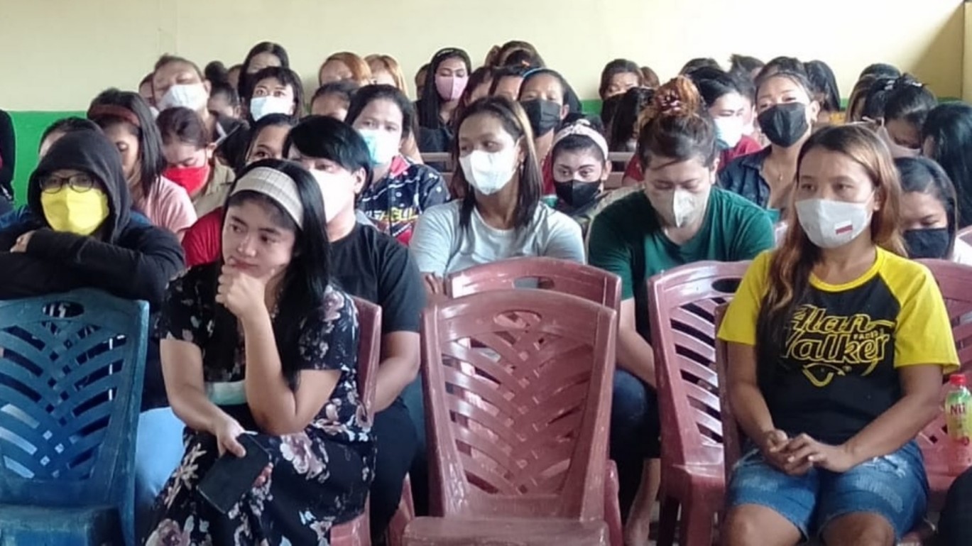 Pekerja Seks Komersil (PSK) Kilo 10 pada acara tatap muka dengan Wabup, John Rettob, Rabu (27/4/2022). Foto: Istimewa